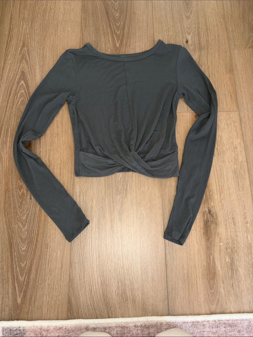 ALO Yoga Grey-GreenTwist-Front Long Sleeve Crop Top